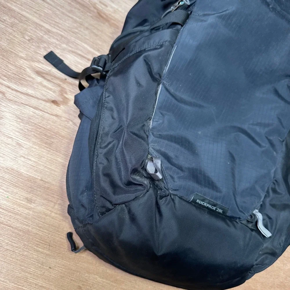 REI Co-op Rucksack 28L Backpack Black Ripstop Hiking Daypack Travel Bag